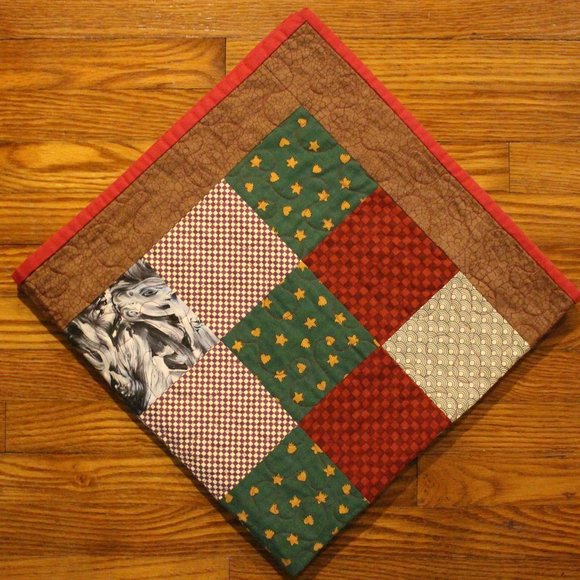Quilted Throw/Quilt Playful Pattern  Size 31" X 31" - Picture 3 of 8